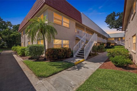 Condo in Saint Petersburg, Florida, 2 bedrooms  № 2386180 - photo 3