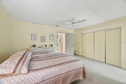 Condo in Saint Petersburg, Florida, 2 bedrooms  № 2386180 - photo 17