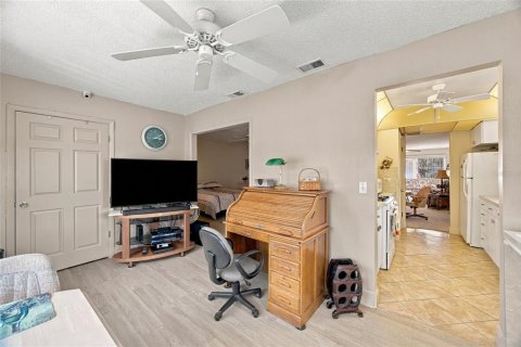 Condo in Saint Petersburg, Florida, 2 bedrooms  № 2386180 - photo 13