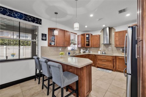 House in Miami, Florida 4 bedrooms, 252.97 sq.m. № 1500043 - photo 11