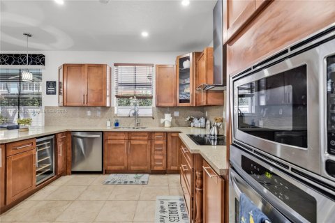 House in Miami, Florida 4 bedrooms, 252.97 sq.m. № 1500043 - photo 13