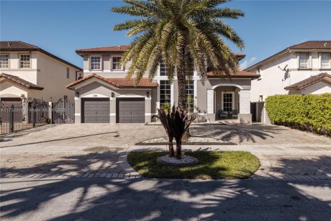 House in Miami, Florida 4 bedrooms, 252.97 sq.m. № 1500043 - photo 2