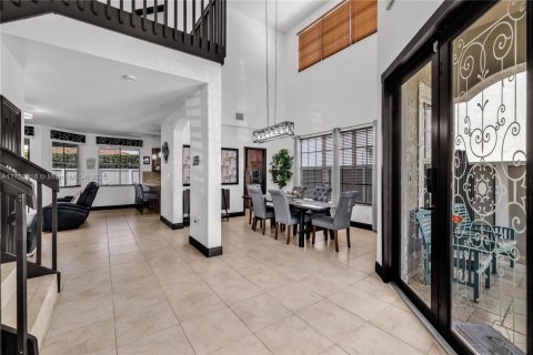 House in Miami, Florida 4 bedrooms, 252.97 sq.m. № 1500043 - photo 7
