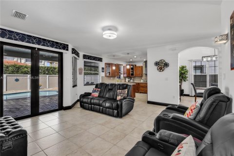 House in Miami, Florida 4 bedrooms, 252.97 sq.m. № 1500043 - photo 15