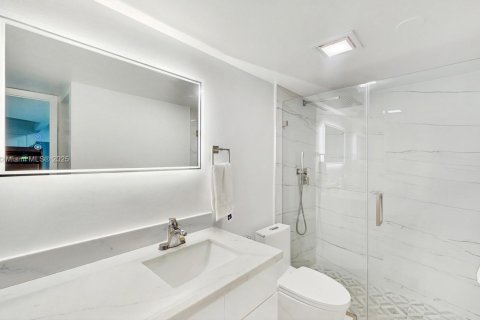 Condo in Hialeah, Florida, 1 bedroom № 1960929 - photo 5