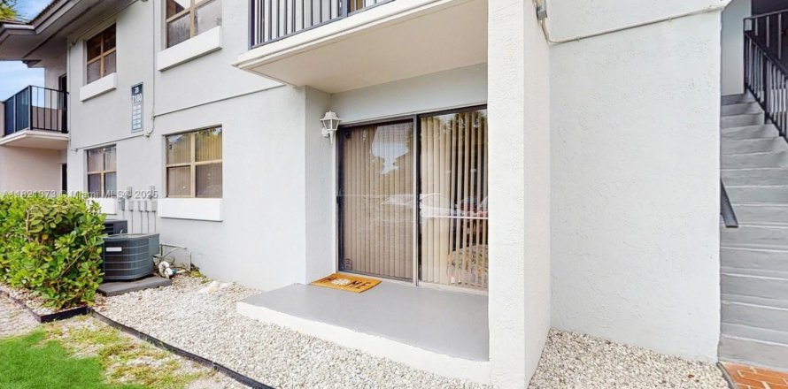Condo in Hialeah, Florida, 1 bedroom № 1960929