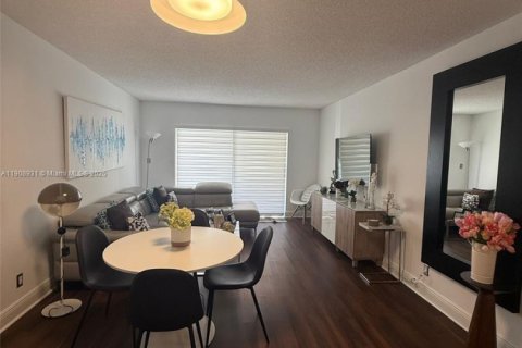 Copropriété à vendre à Doral, Floride: 2 chambres, 96.25 m2 № 1967430 - photo 3