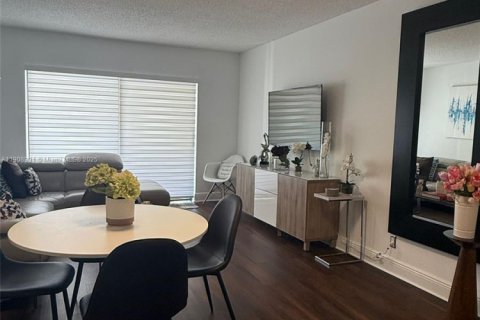 Copropriété à vendre à Doral, Floride: 2 chambres, 96.25 m2 № 1967430 - photo 4