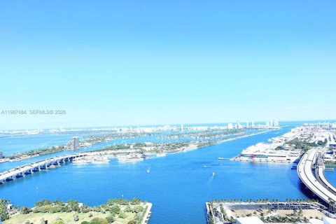 Condominio en alquiler en Miami, Florida, 1 dormitorio, 77.39 m2 № 2052655 - foto 15