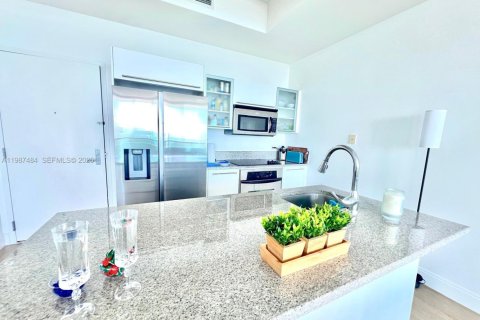 Condominio en alquiler en Miami, Florida, 1 dormitorio, 77.39 m2 № 2052655 - foto 13