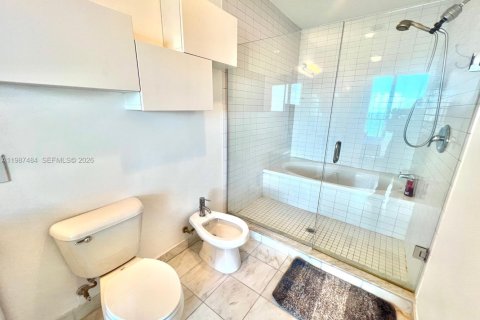 Condominio en alquiler en Miami, Florida, 1 dormitorio, 77.39 m2 № 2052655 - foto 12