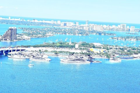 Condominio en Miami, Florida, 1 dormitorio  № 2052655