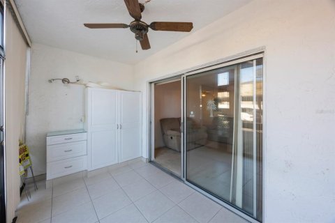 Condo in Largo, Florida, 2 bedrooms  № 1580408 - photo 27