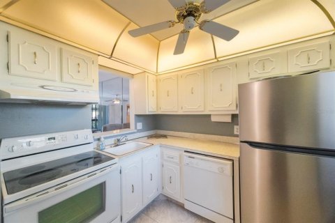 Condo in Largo, Florida, 2 bedrooms  № 1580408 - photo 14