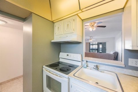 Condo in Largo, Florida, 2 bedrooms  № 1580408 - photo 16