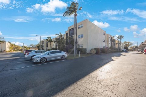Condo in Largo, Florida, 2 bedrooms  № 1580408 - photo 5