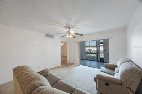 Condo in Largo, Florida, 2 bedrooms  № 1580408 - photo 11