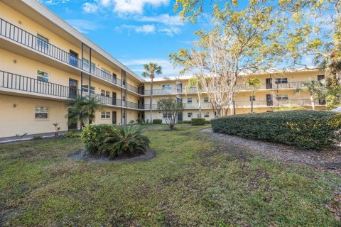Condo in Largo, Florida, 2 bedrooms  № 1580408 - photo 1