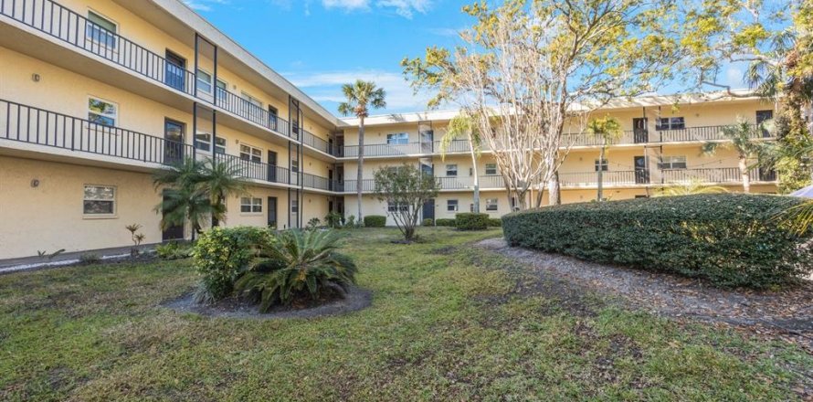 Condo in Largo, Florida, 2 bedrooms  № 1580408