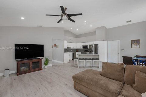 Casa en venta en Pembroke Pines, Florida, 4 dormitorios, 234.76 m2 № 2169307 - foto 16