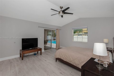 Casa en venta en Pembroke Pines, Florida, 4 dormitorios, 234.76 m2 № 2169307 - foto 21