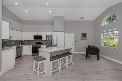 Casa en venta en Pembroke Pines, Florida, 4 dormitorios, 234.76 m2 № 2169307 - foto 19