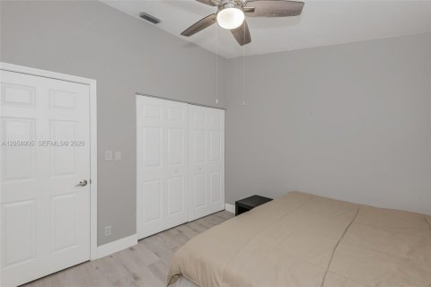 Casa en venta en Pembroke Pines, Florida, 4 dormitorios, 234.76 m2 № 2169307 - foto 25
