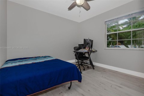 Casa en venta en Pembroke Pines, Florida, 4 dormitorios, 234.76 m2 № 2169307 - foto 30