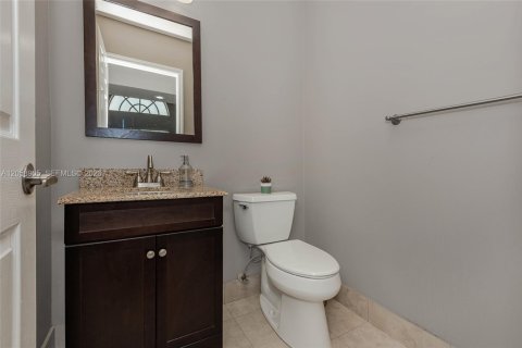 Casa en venta en Pembroke Pines, Florida, 4 dormitorios, 234.76 m2 № 2169307 - foto 8
