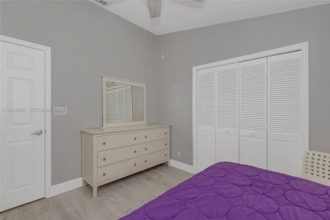 Casa en venta en Pembroke Pines, Florida, 4 dormitorios, 234.76 m2 № 2169307 - foto 27
