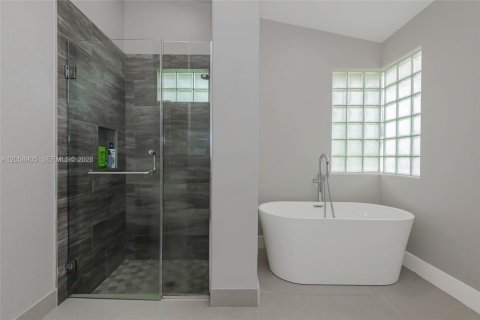 Casa en venta en Pembroke Pines, Florida, 4 dormitorios, 234.76 m2 № 2169307 - foto 23