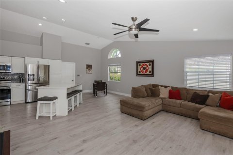 Casa en venta en Pembroke Pines, Florida, 4 dormitorios, 234.76 m2 № 2169307 - foto 14