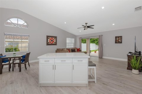 Casa en venta en Pembroke Pines, Florida, 4 dormitorios, 234.76 m2 № 2169307 - foto 12