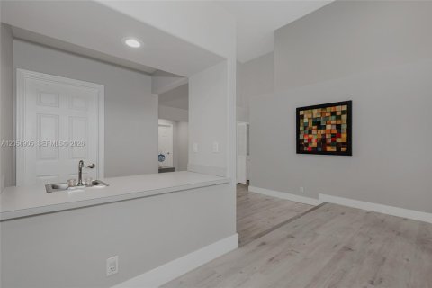 Casa en venta en Pembroke Pines, Florida, 4 dormitorios, 234.76 m2 № 2169307 - foto 7