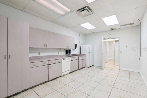 Propiedad comercial en venta en Orlando, Florida, 1006.97 m2 № 2313122 - foto 9