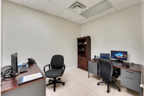 Propiedad comercial en venta en Orlando, Florida, 1006.97 m2 № 2313122 - foto 6