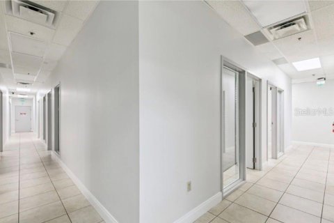Propiedad comercial en venta en Orlando, Florida, 1006.97 m2 № 2313122 - foto 8