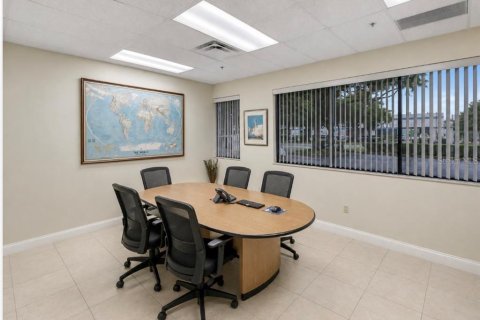 Propiedad comercial en venta en Orlando, Florida, 1006.97 m2 № 2313122 - foto 5