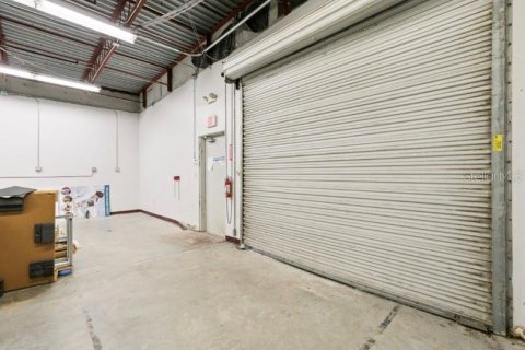 Propiedad comercial en venta en Orlando, Florida, 1006.97 m2 № 2313122 - foto 13
