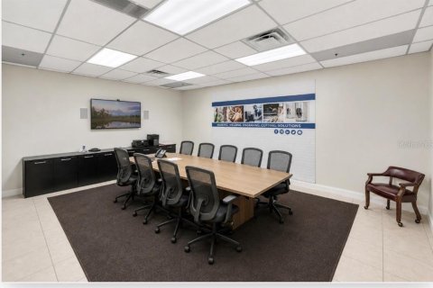 Propiedad comercial en venta en Orlando, Florida, 1006.97 m2 № 2313122 - foto 4