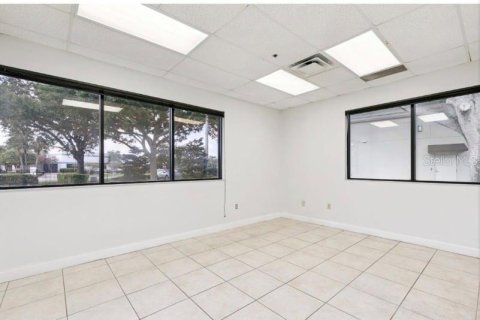 Propiedad comercial en venta en Orlando, Florida, 1006.97 m2 № 2313122 - foto 7