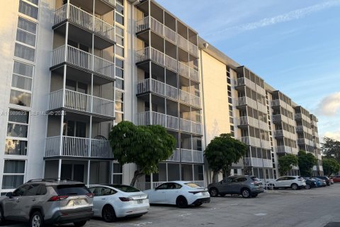 Condo à North Miami Beach, Floride, 1 chambre  № 2051691