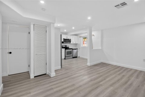 Casa en alquiler en Miami, Florida, 2 dormitorios, 125.7 m2 № 1952179 - foto 22