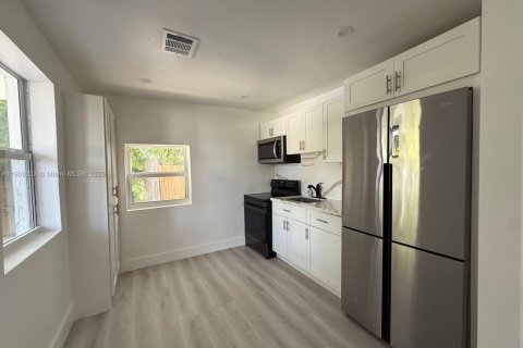 Casa en alquiler en Miami, Florida, 2 dormitorios, 125.7 m2 № 1952179 - foto 7