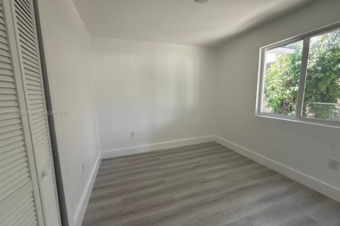 Casa en alquiler en Miami, Florida, 2 dormitorios, 125.7 m2 № 1952179 - foto 11