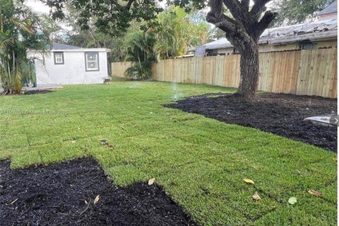 Casa en alquiler en Miami, Florida, 2 dormitorios, 125.7 m2 № 1952179 - foto 5