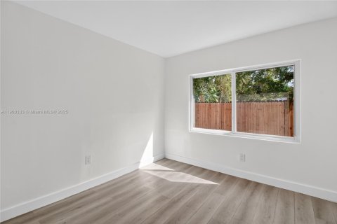 Casa en alquiler en Miami, Florida, 2 dormitorios, 125.7 m2 № 1952179 - foto 25