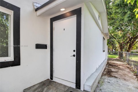 Casa en alquiler en Miami, Florida, 2 dormitorios, 125.7 m2 № 1952179 - foto 18