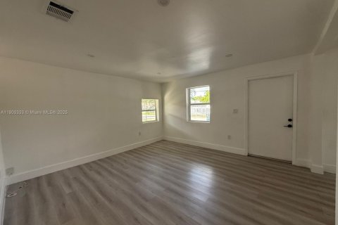 Casa en alquiler en Miami, Florida, 2 dormitorios, 125.7 m2 № 1952179 - foto 8