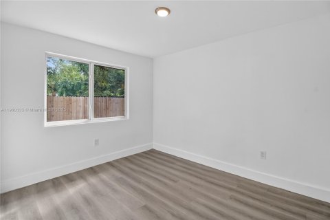 Casa en alquiler en Miami, Florida, 2 dormitorios, 125.7 m2 № 1952179 - foto 14